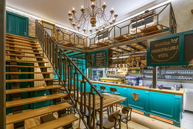 Interijer King's Caffe Smash Station Rijeka s barom i galerijom